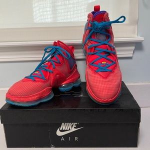 Like new! LEBRON XIX EP high tops - size 8 men’s
